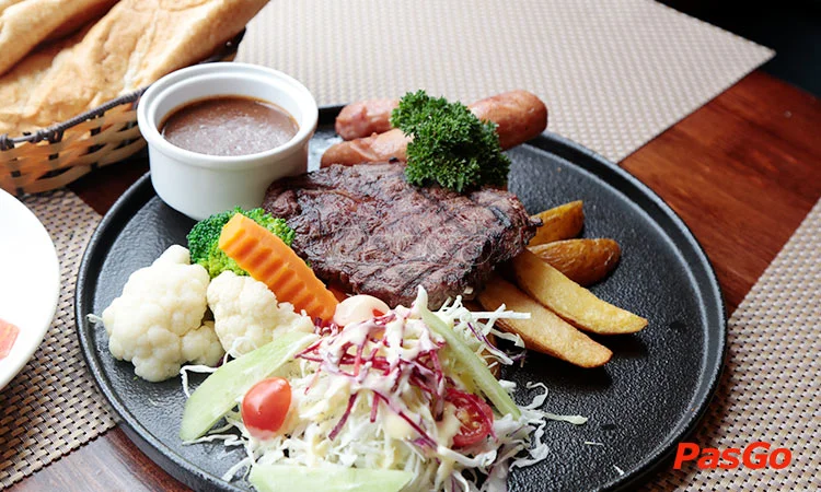 nha-hang-family-steak-house-van-cao-slide-7