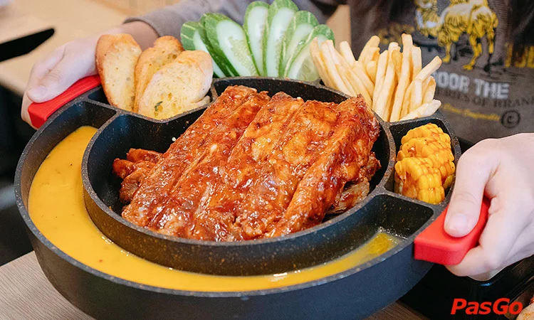 nha-hang-food-house-to-hieu-4