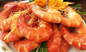 nha-hang-hai-san-bien-dong-794-duong-lang-4