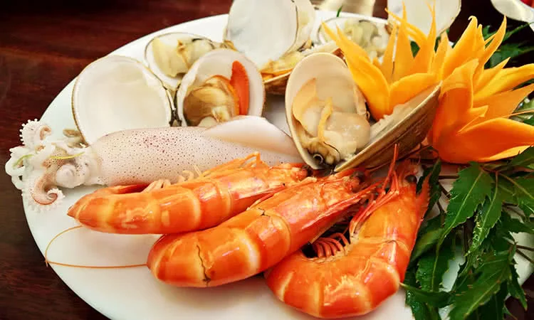 nha-hang-hai-san-bien-dong-794-duong-lang-7
