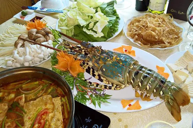 Cá hồi hải sản biển đông royal city