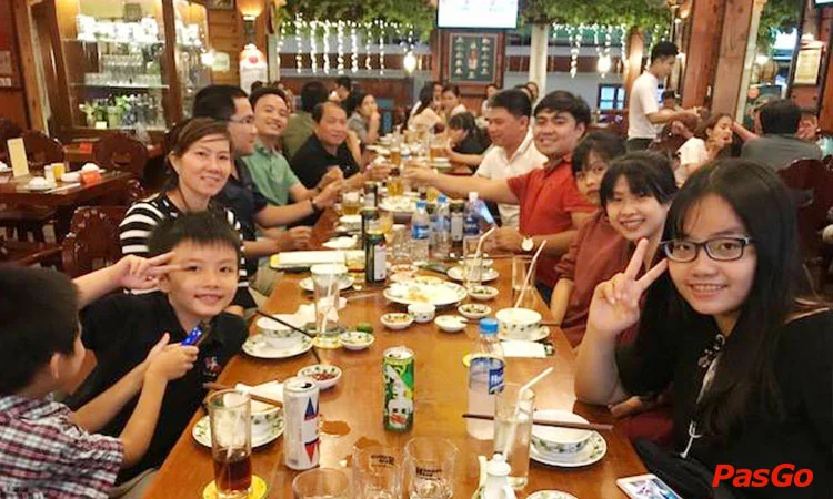 nha-hang-hoa-vien-pilsner-original-pho-quang-5