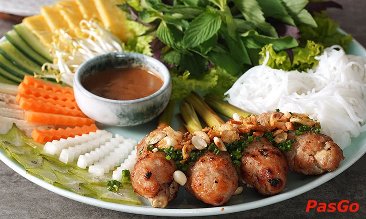 nha-hang-hoang-yen-cuisine-ngo-duc-ke-slide-1