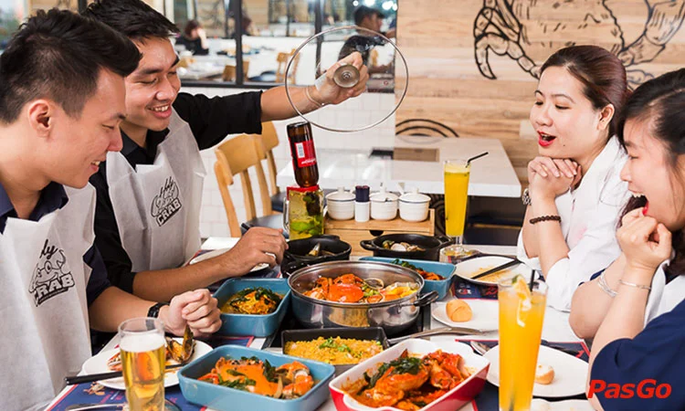 nha-hang-holy-crab-vincom-metropolis-lieu-giai-11