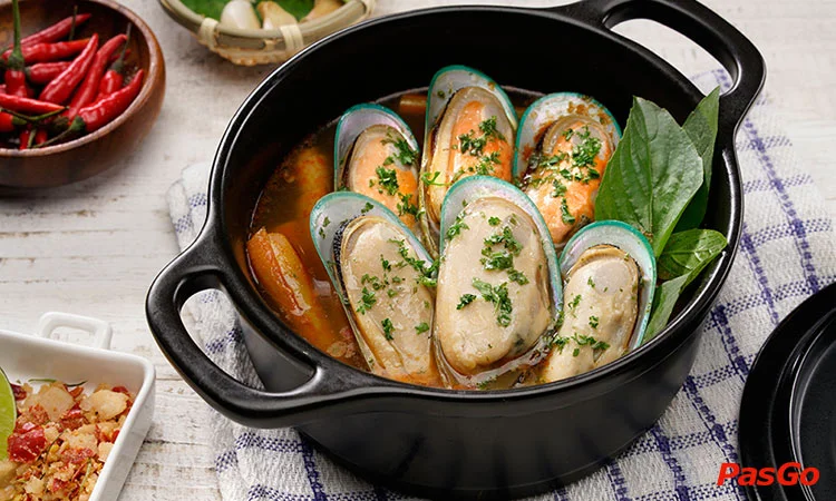 nha-hang-holy-crab-vincom-metropolis-lieu-giai-6