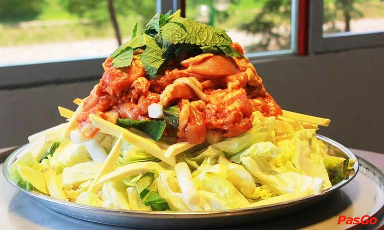 nha-hang-king-dakgalbi-ho-tung-mau-3
