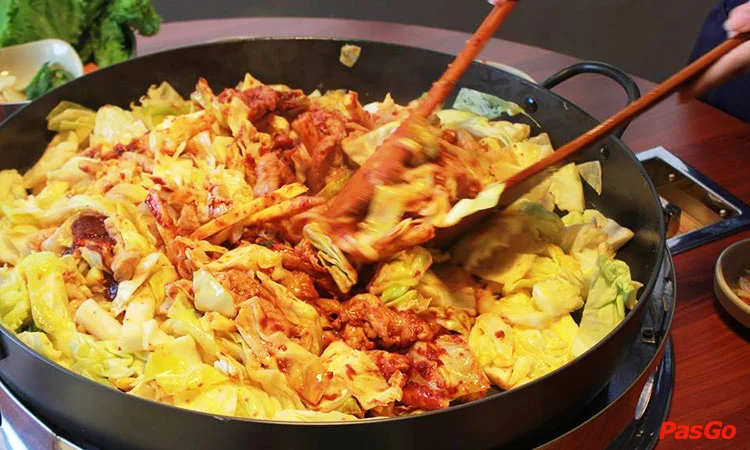 nha-hang-king-dakgalbi-ho-tung-mau-4