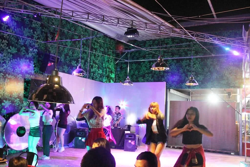 nha-hang-kpop-bbq-pham-hung-khong-gian-1