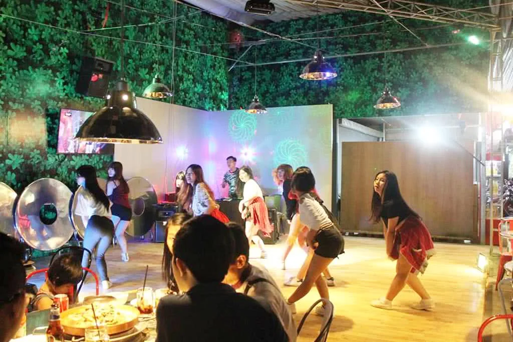 nha-hang-kpop-bbq-pham-hung-khong-gian-2