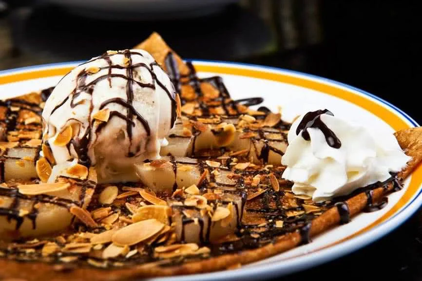 nha-hang-la-creperie-le-thanh-ton-mon-an-2a