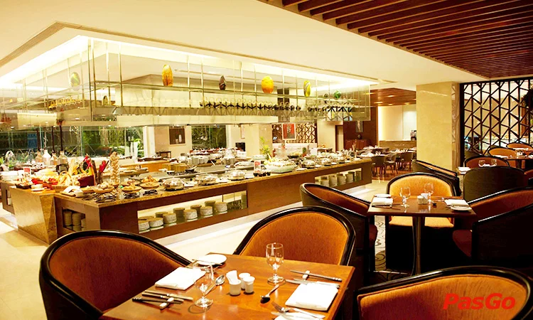 nha-hang-lackah-crowne-plaza-le-duc-tho-9