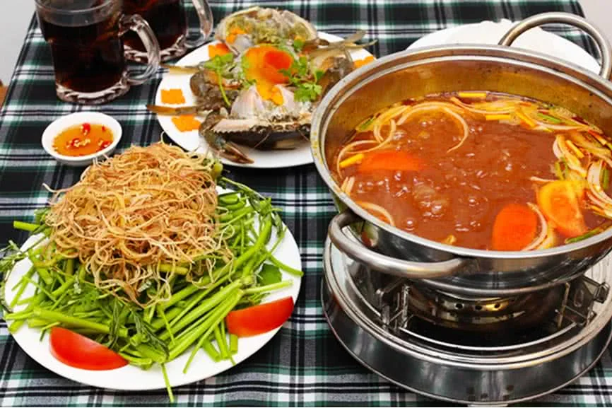 nha-hang-lau-cua-dat-mui-mon-an-4a