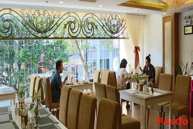 nha-hang-lau-duoi-bo-khach-san-huong-sen-3-slide-6