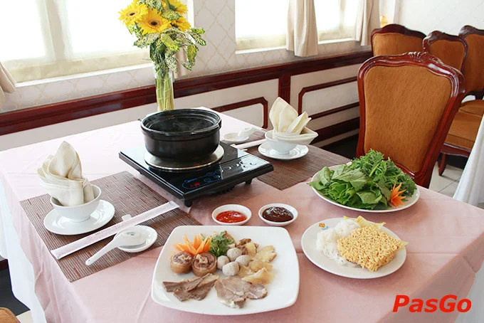 nha-hang-lau-duoi-bo-khach-san-huong-sen-3-slide-9