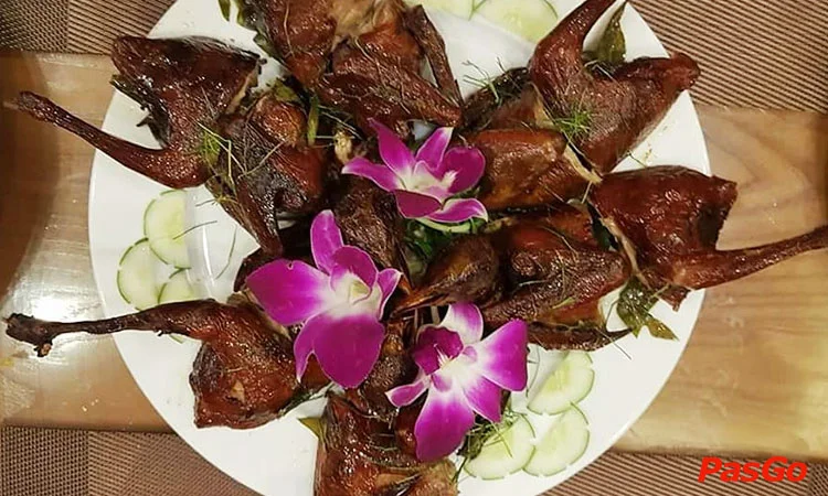 nha-hang-mai-ngoi-xua-nguyen-van-loc-9