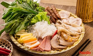 nha-hang-mi-quang-bep-tam-tran-duy-hung-4