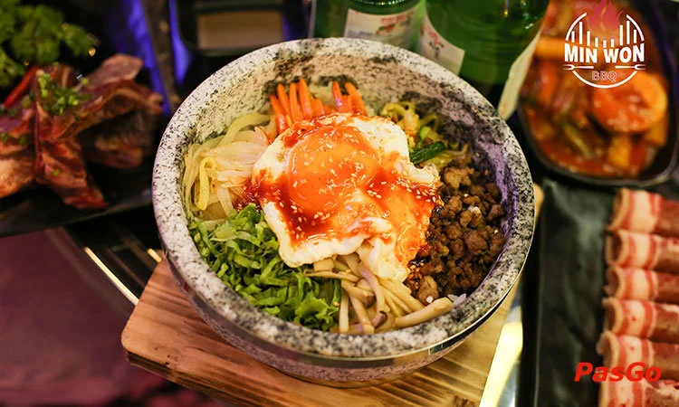 Nhà hàng Min Won BBQ Nguyễn Chánh phục vụ gọi món và buffet Lẩu Nướng Hàn Quốc 7
