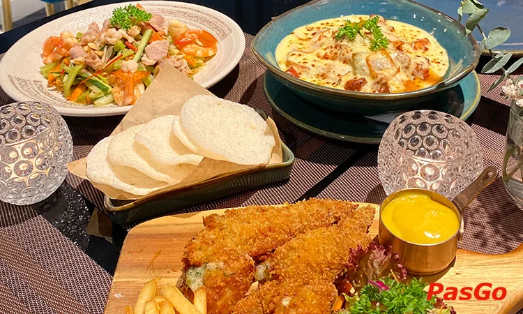 Nhà hàng MK Kitchen & Bar Bến Vân Đồn không gian tiệc và hẹn hò sang trọng 7