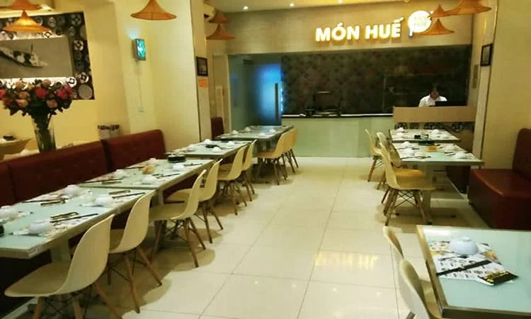 nha-hang-mon-hue-tran-hung-dao-slide-9