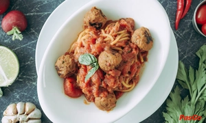 nha-hang-oia-castle-bistro-cafe-ton-that-dam-6