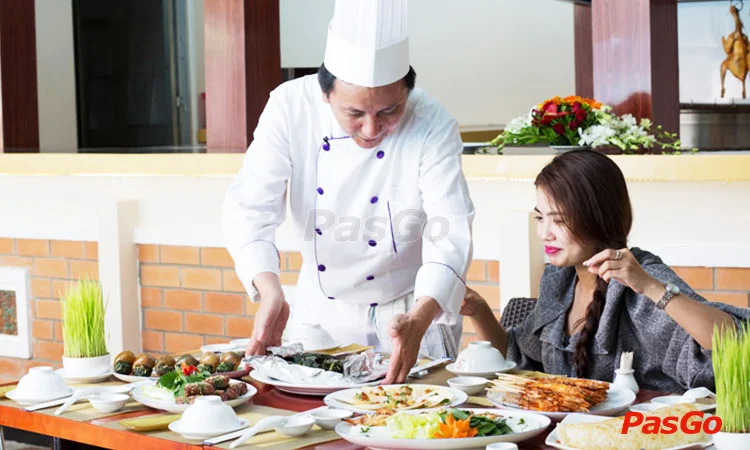 nha-hang-hoa-vien-de-nhat-hoang-viet-8