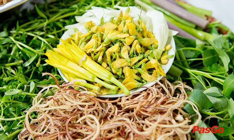 nha-hang-phuong-nam-dich-vong-hau-slide-1