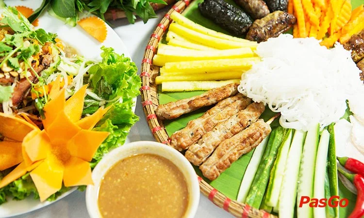 nha-hang-phuong-nam-dich-vong-hau-slide-9