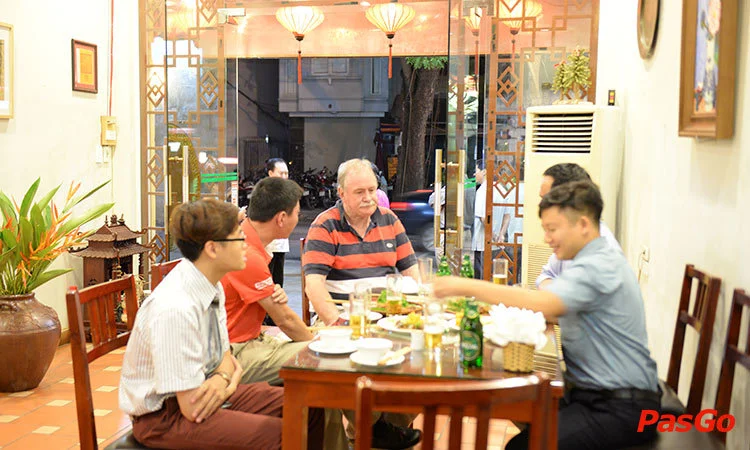 nha-hang-qua-tram-phung-hung-9