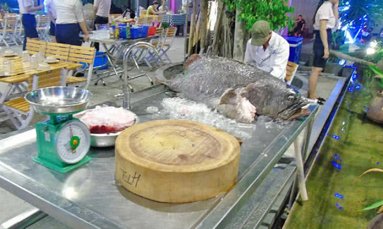 nha-hang-quan-sai-gon-xua-va-nay-53-nguyen-son-quan-tan-phu-11