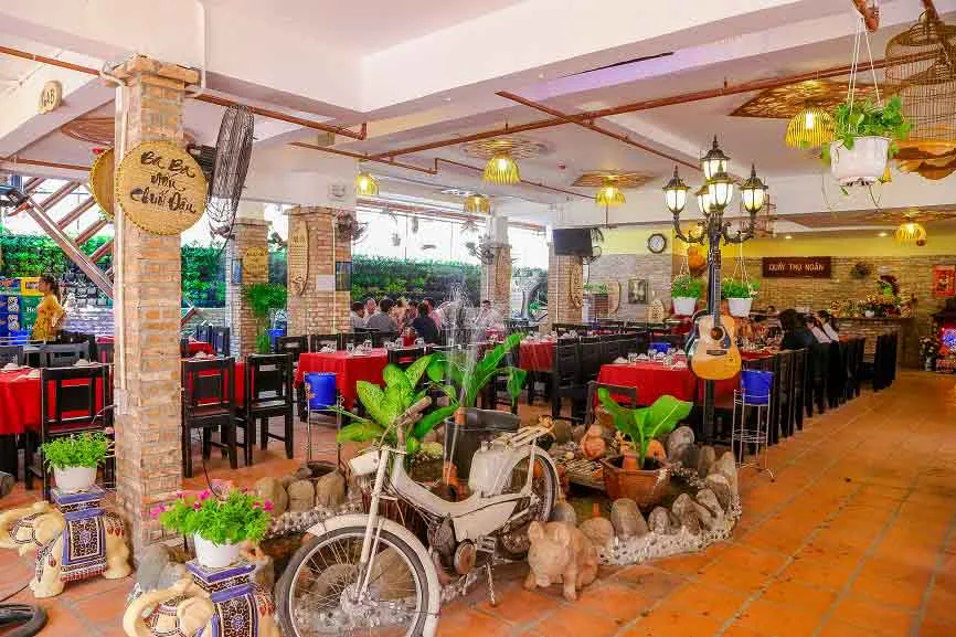 nha-hang-que-nha-pham-ngoc-thach-slide-10