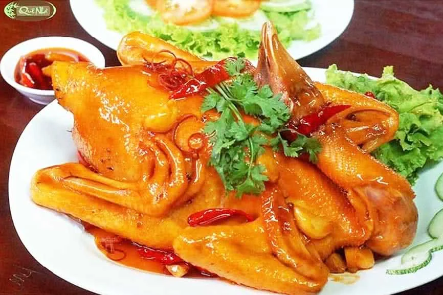 nha-hang-que-nha-pham-ngoc-thach-slide-5
