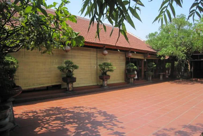 nha-hang-quoc-phuong-trai-viet-hung-7