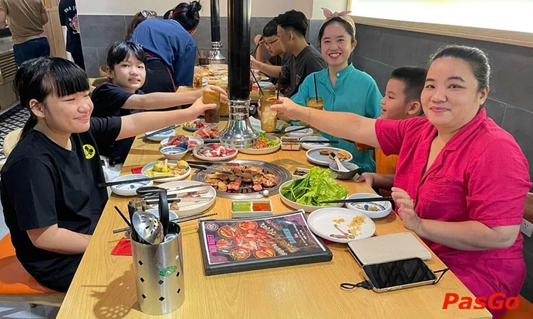 Nhà hàng Rakuen BBQ Bàu Cát ngất ngây với bữa tiệc buffet lẩu nướng 2