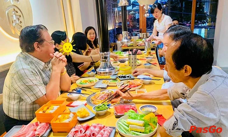 Nhà hàng Rakuen BBQ Bàu Cát ngất ngây với bữa tiệc buffet lẩu nướng 4