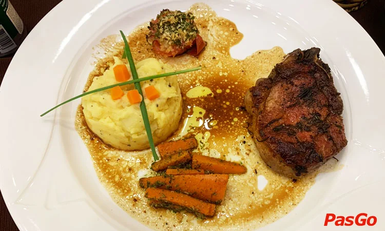 roly-restaurant-le-loi-1