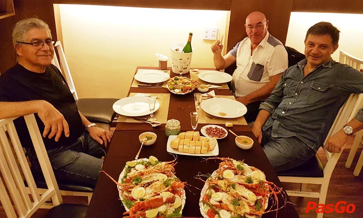 roly-restaurant-le-loi-11