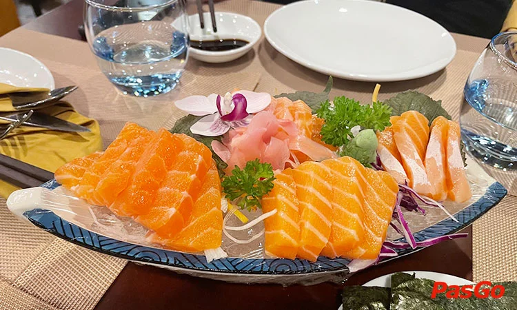 nha-hang-salmon-house-le-quang-hoa-1