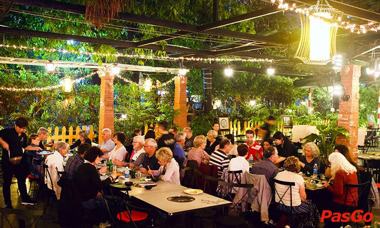 nha-hang-tplus-bbq-world-le-thanh-ton-3