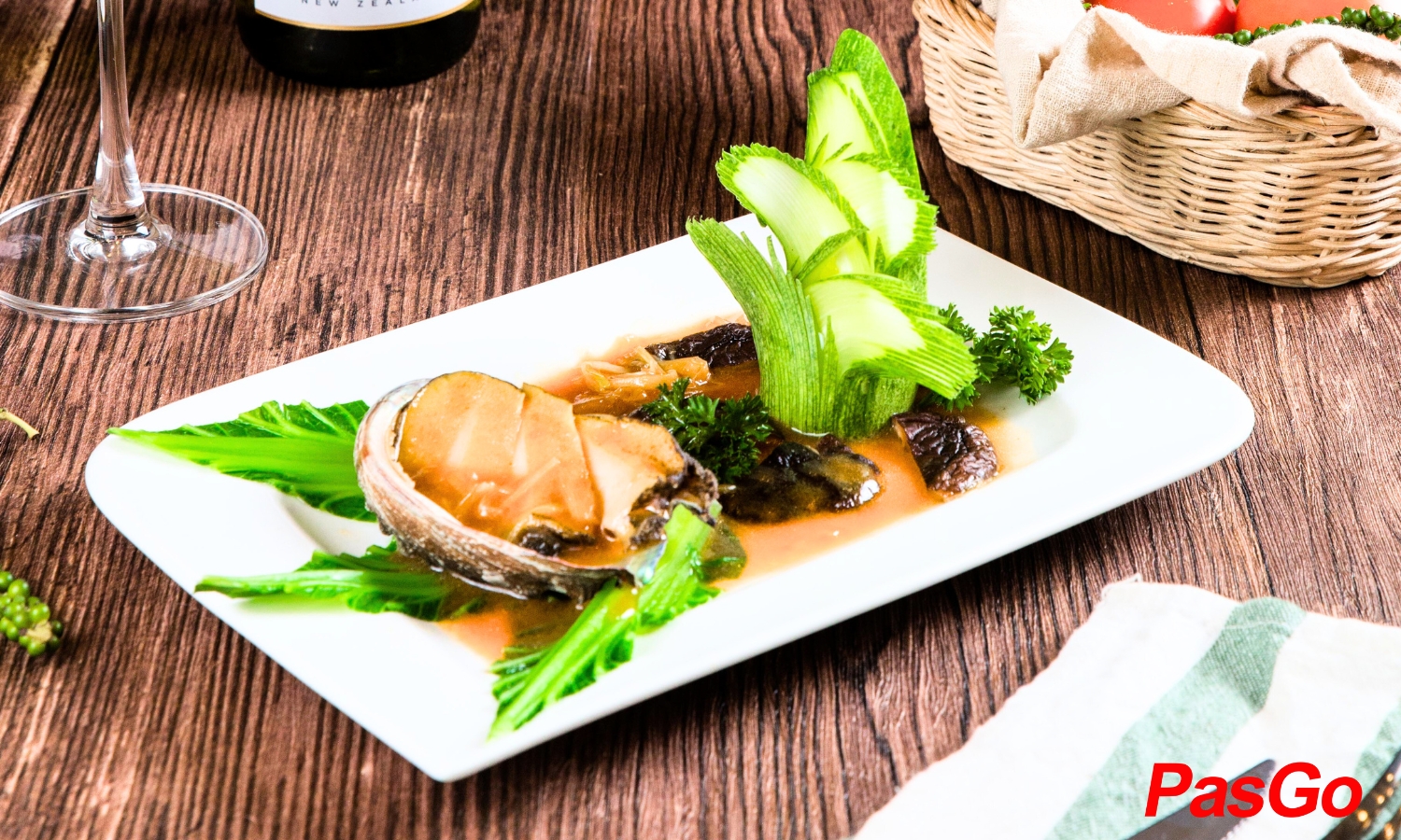 nha-hang-viet-pho-le-quy-don-slide-12