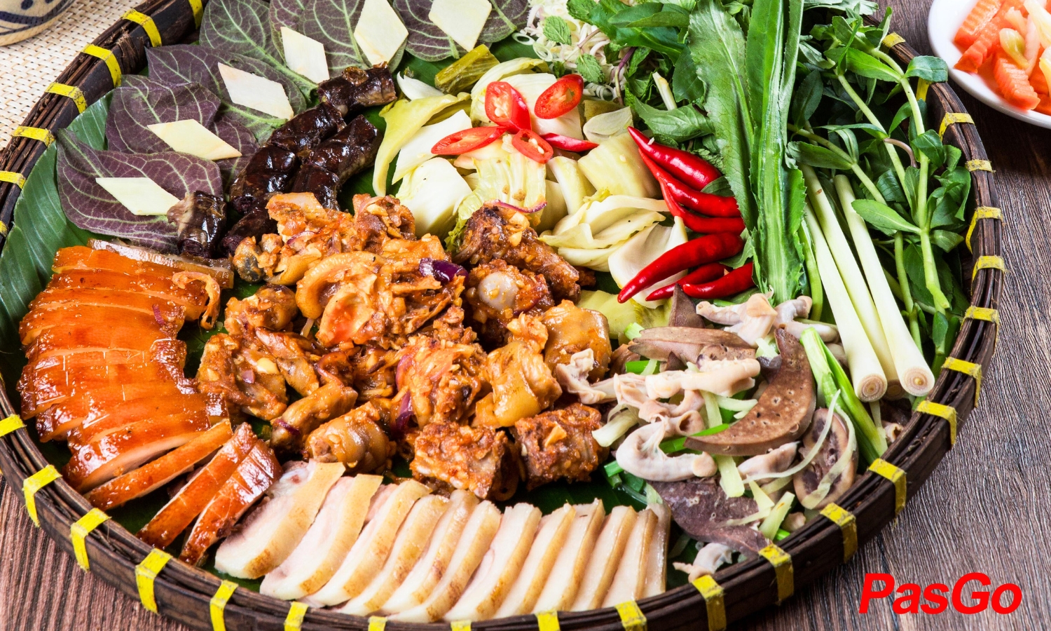 nha-hang-viet-pho-le-quy-don-slide-9