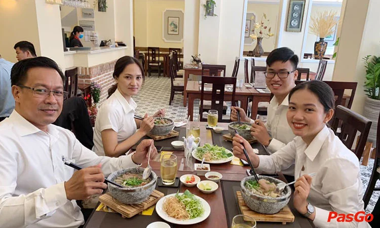 nha-hang-viet-village-dinh-tien-hoang-5