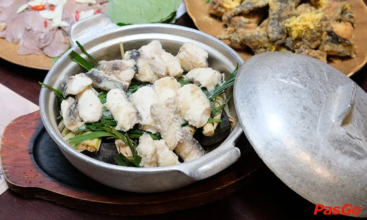 nha-hang-vietnam-938-nui-truc-2