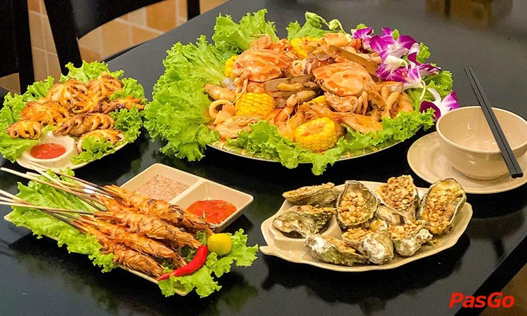 nha-hang-vua-hai-san-duong-pho-ngu-xa-8