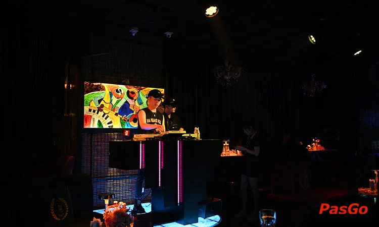 Nhà hàng X Club & Lounge Trần Bình không gian náo nhiệt sau giờ làm 8