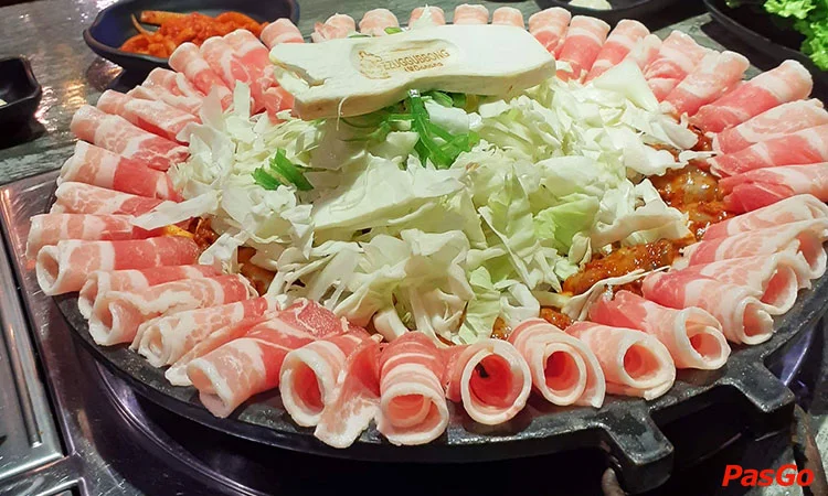 nha-hang-zzuggubbong-nguyen-huu-thong-8