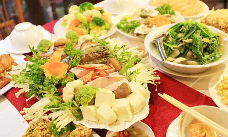 nha-san-quan-giang-dung-nha-san-doc-dao-giua-long-thu-do-1