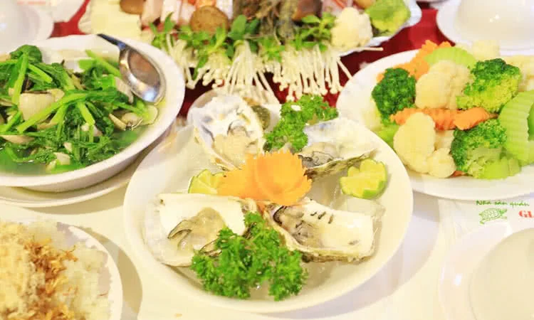 nha-san-quan-giang-dung-nha-san-doc-dao-giua-long-thu-do-5
