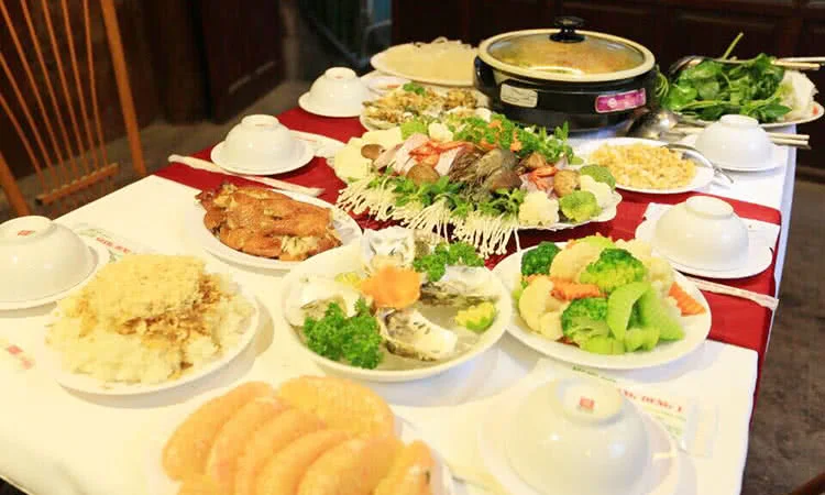 nha-san-quan-giang-dung-nha-san-doc-dao-giua-long-thu-do-6