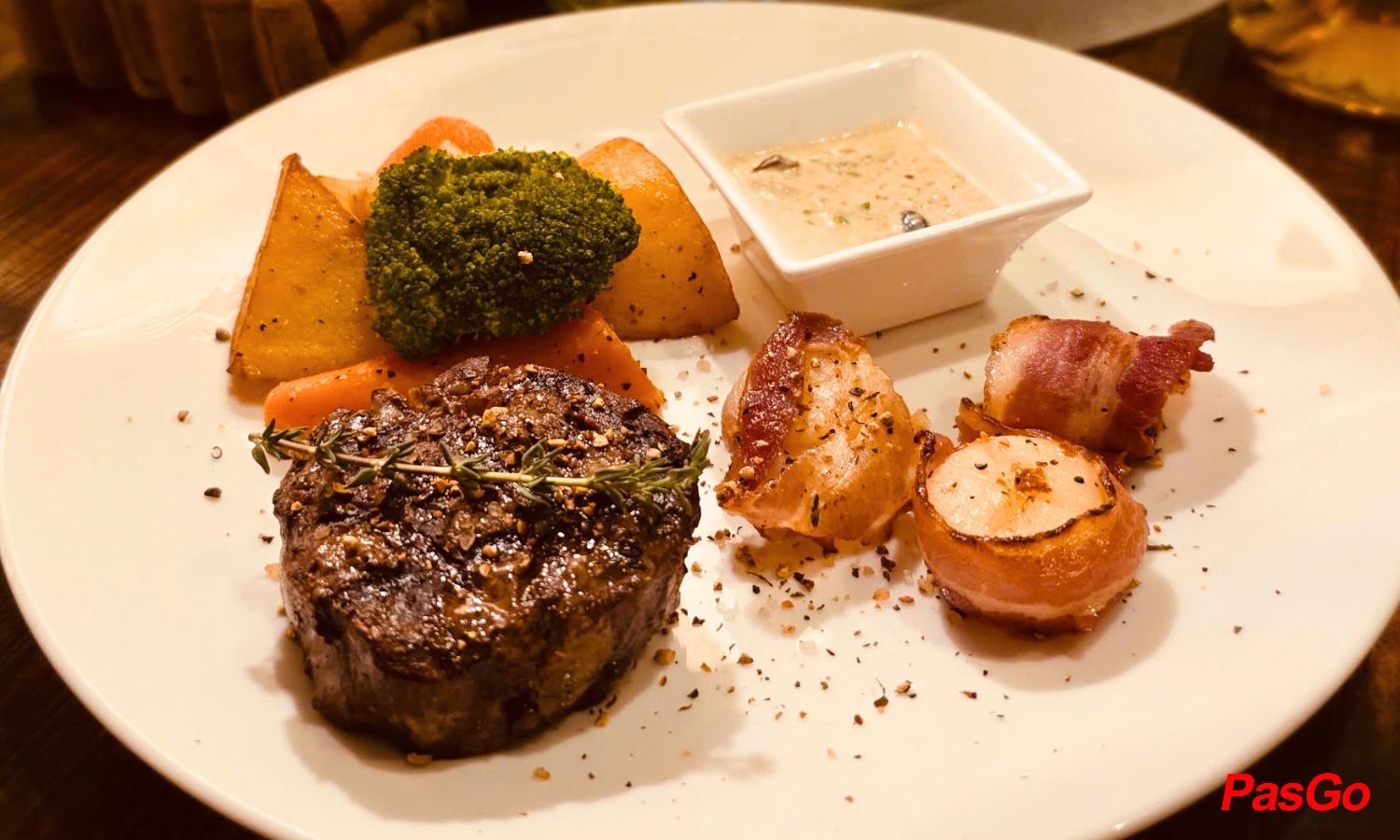 nha-hang-nossa-steakhouse-pham-hong-thai-2