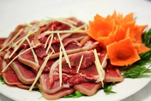 quan-an-gia-dinh-dai-duong-hap-dan-huong-vi-viet-1